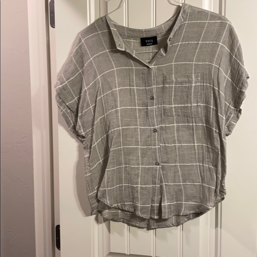VICI linen gray short sleeve shirt